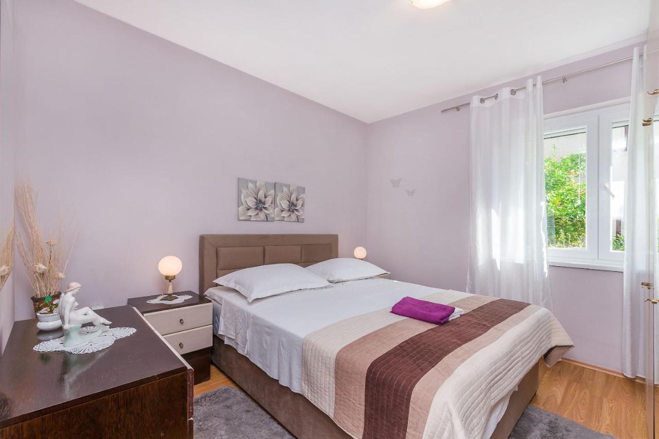 Apartment And Rooms Tatjana Omiš Eksteriør bilde